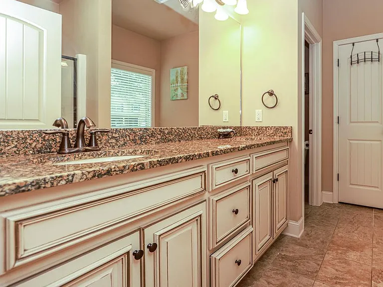 2241 Line Dr — Photo 24