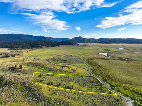 8 Lantern Way, Cascade, ID 83611
