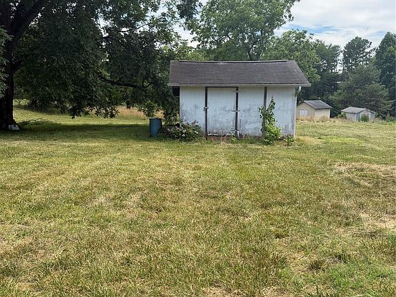 4th image of 135 Goodman Rd
