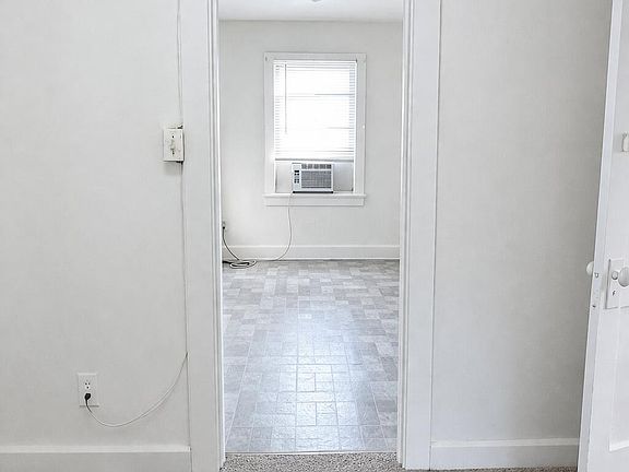 4th image of 1318 Highland Park Dr