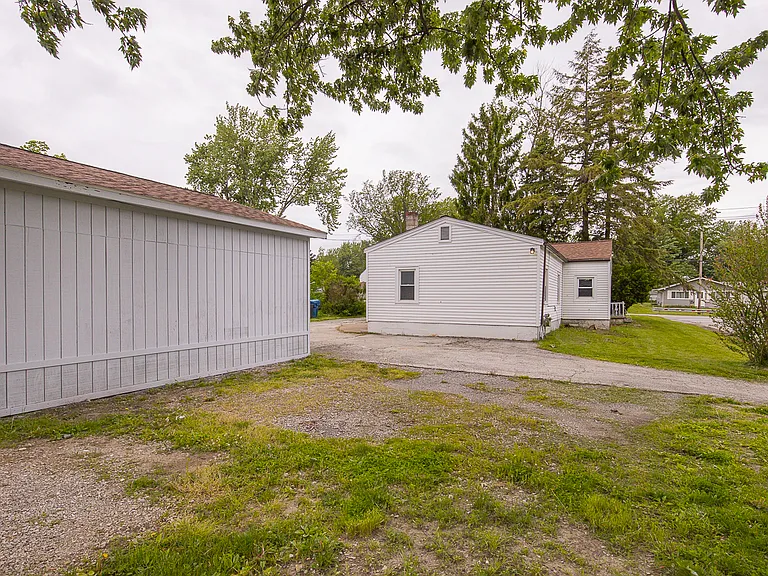 5859 Lake St — Photo 3