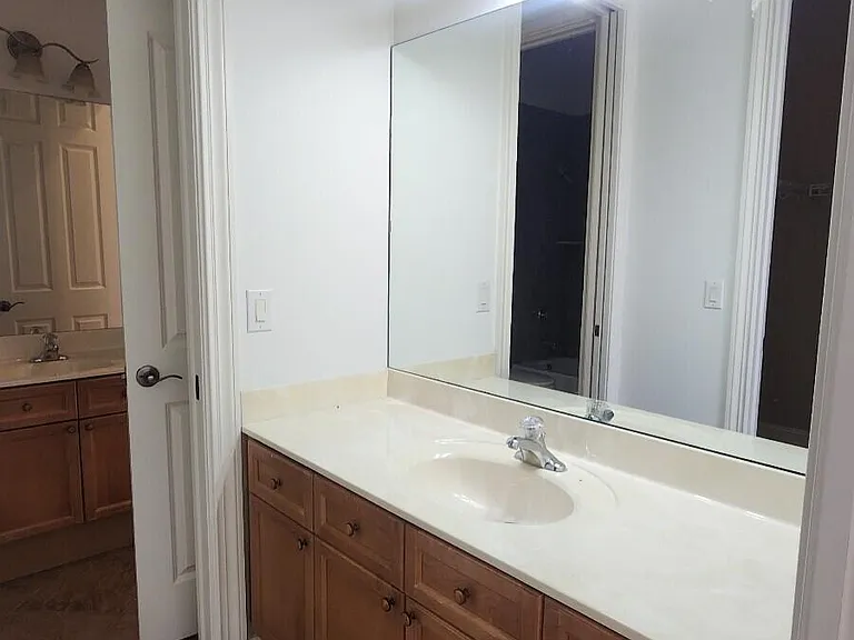 654 S Loop Pkwy — Photo 30