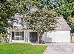 1725 Stoneoak Cir, Lawrenceville, GA 30043