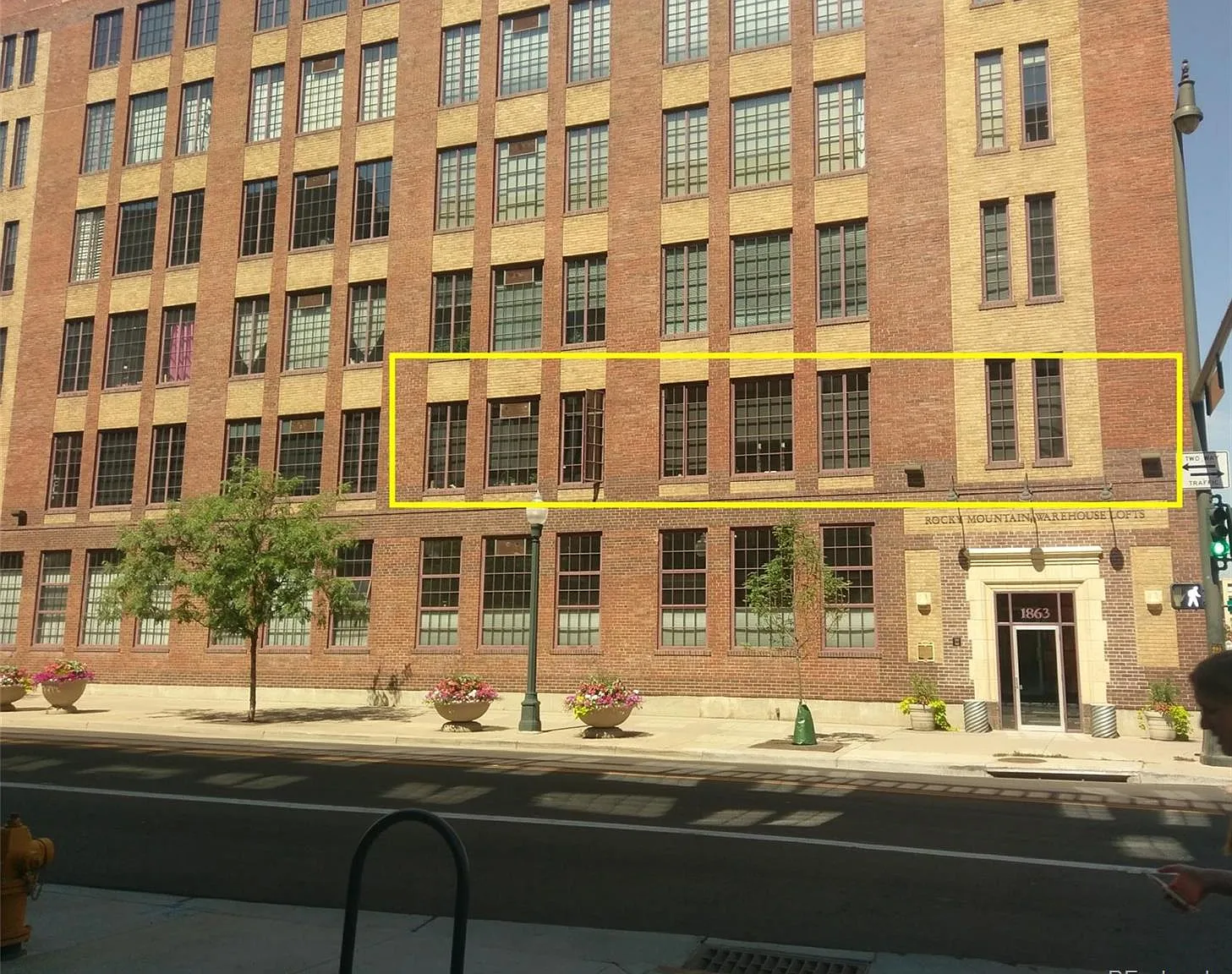 1 bed, 1.0 bath, 1392 sqft, $3,875 — Photo 2