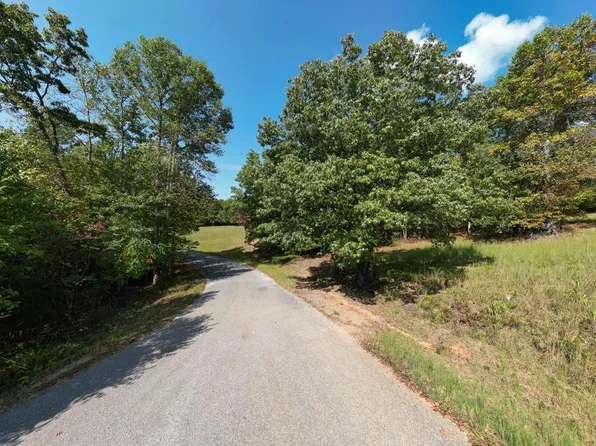 2 Barnes Creek Rd, Blairsville, GA 30512