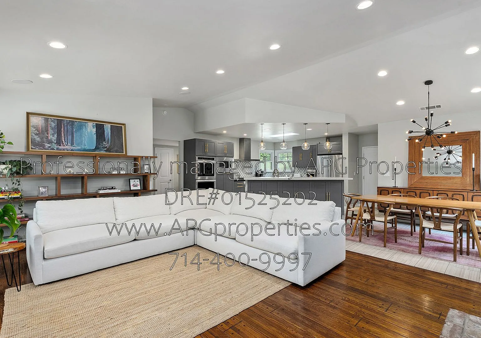 Charming Single-Story 3 bedroom / 2 bathroom house with pool in Prime Santa Ana Neighborhood — Photo 4