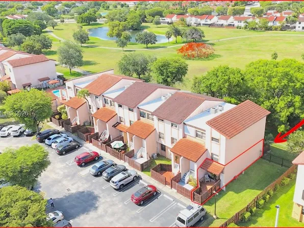 425 W Park Dr APT 10, Miami, FL 33172