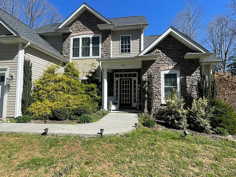 550 W Locket Creek Blvd — Photo 1