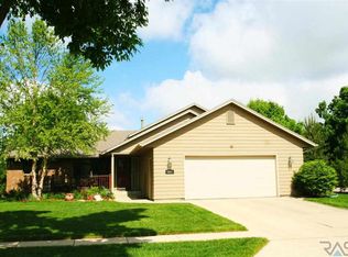 3801 S Lisanne Ave, Sioux Falls, SD 57103