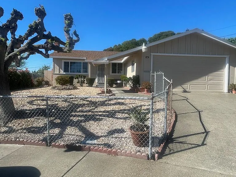300 Swan Way — Photo 1