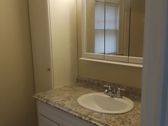 4th image of 921 Baeck St