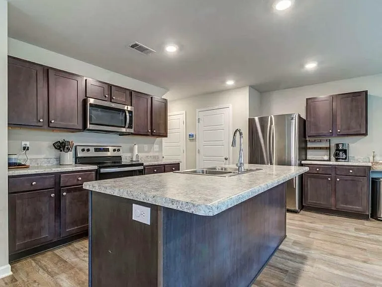 2509 Esplanade St — Photo 4