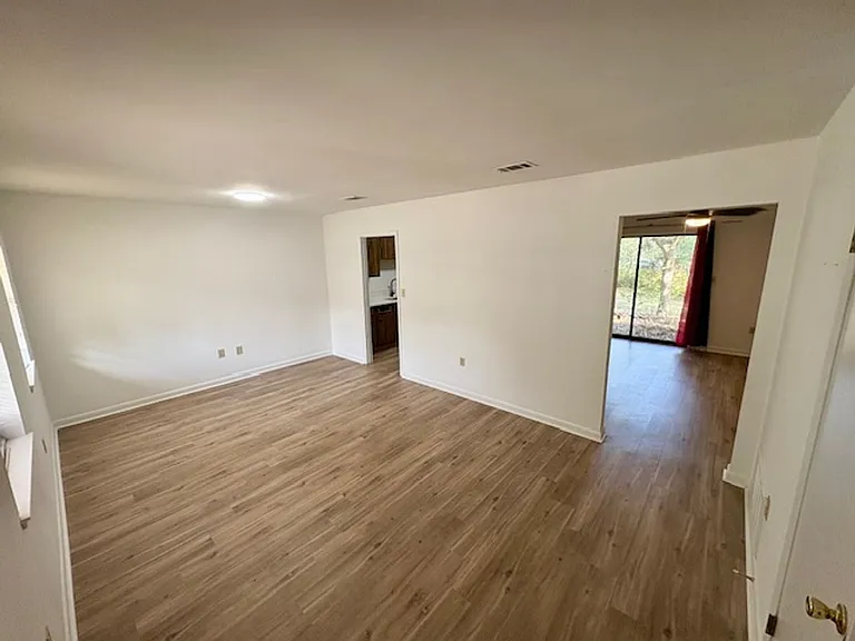 511 Maple Ave — Photo 2