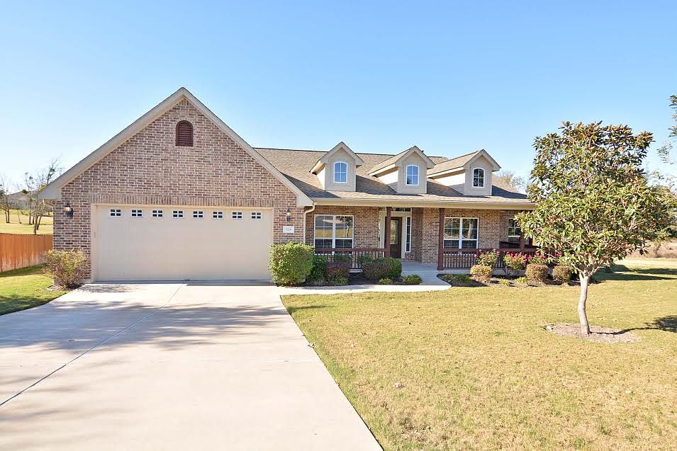 1st image of 204 Bosque Dr