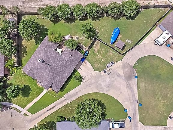Lots of trees and room for boat & RV parking