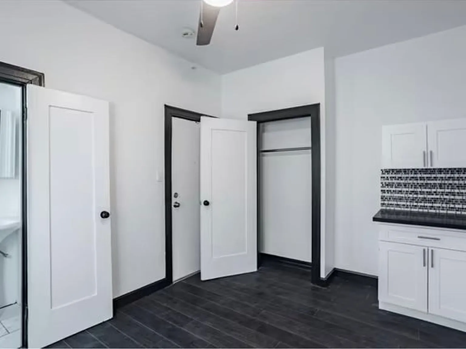 St. Moritz Apartments — Photo 3