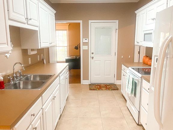 5th image of 9 Meadowview Dr