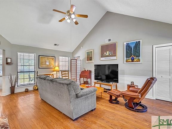 5th image of 118 Woodland Way