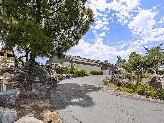 2nd image of 28455 Meadow Mesa Ln