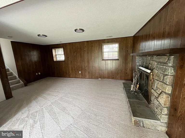 15705 Anamosa Dr — Photo 18