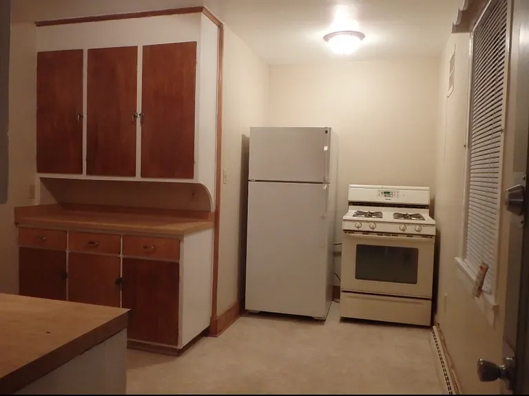 320 S Grand Ave — Photo 2