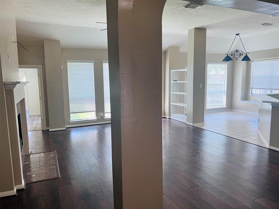 1st image of 4722 Silverlake Dr