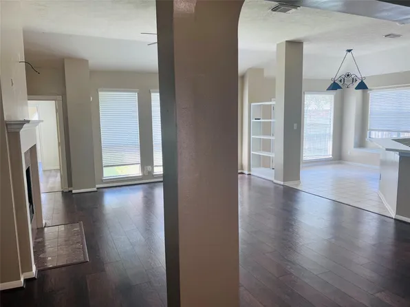 4722 Silverlake Dr, Sugar Land, TX 77479