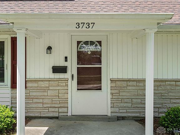 3rd image of 3737 Ackerman Blvd
