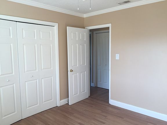 3rd image of 290 SE Kaspar Dr