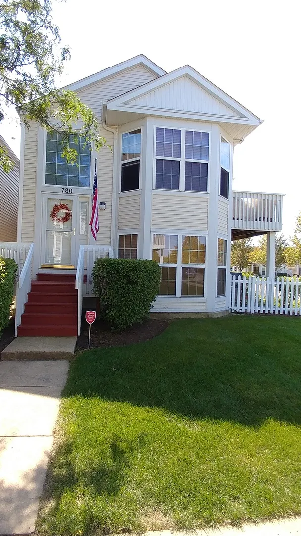 780 Four Seasons Blvd photo 1