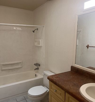 Bathroom w/skylight