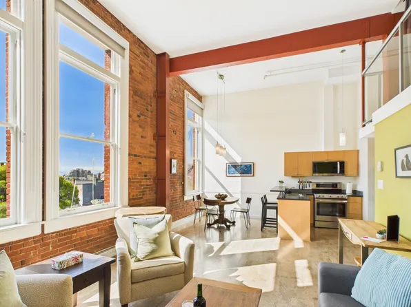 (undisclosed Address), Victoria, BC V8W 1K8