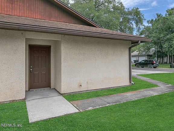3rd image of 5034 KNIGHTSBRIDGE Circle N
