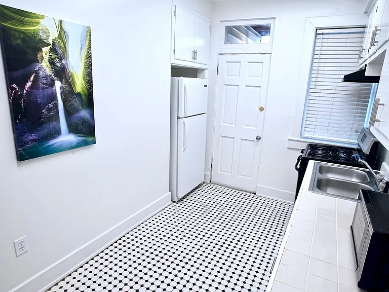 301 N Mulberry St #1 — Photo 12