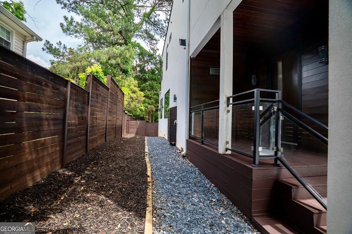 5 bed, 5.5 bath, 4405 sqft, $9,000 — Photo 4
