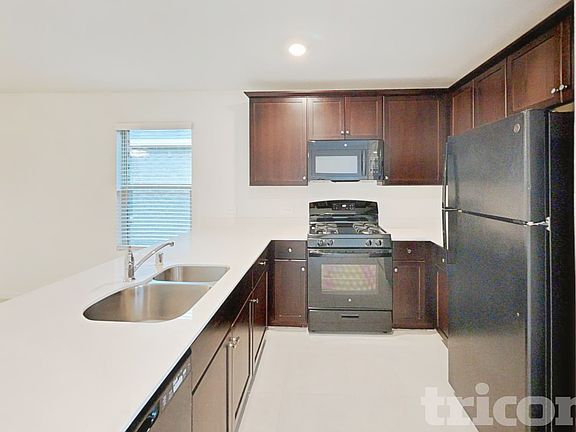 5th image of 812 Odlozil Ln