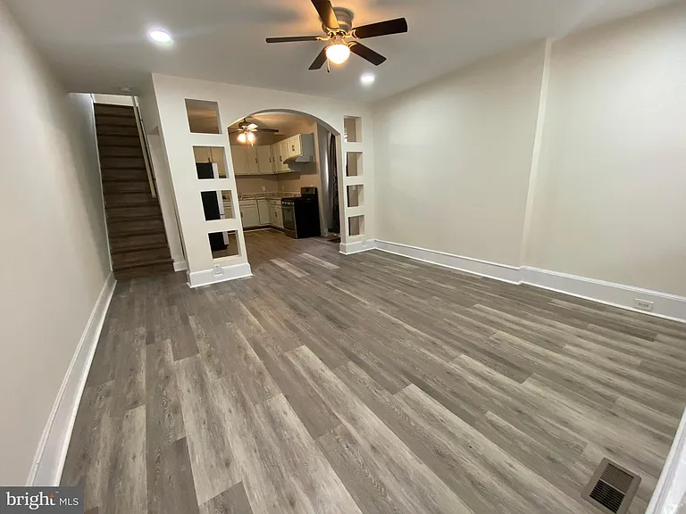220 Pearl St — Photo 4