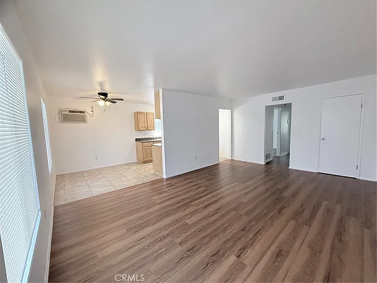 302 E Blueridge Ave — Photo 2