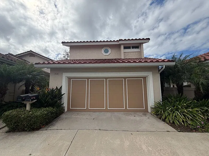 3 bed, 3.0 bath, 1327 sqft, $4,200 — Photo 2