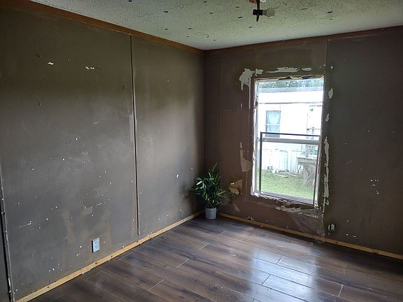 4th image of 1067 County Road 467 #164