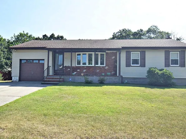 169 N 25th Street, Wheatley Heights, NY 11798