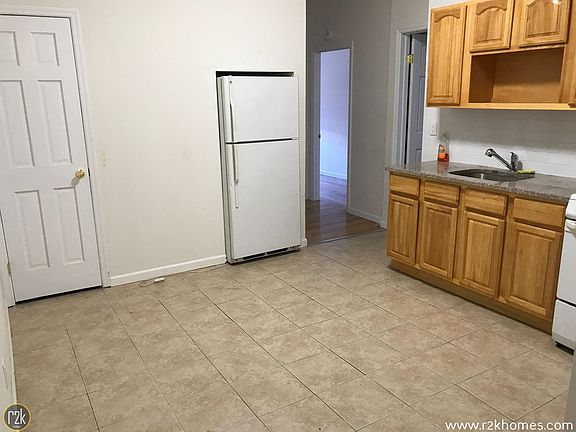 4th image of 2578 Steinway St APT 1R