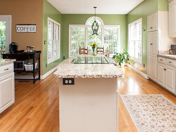 4th image of 4490 Brentwood Ct