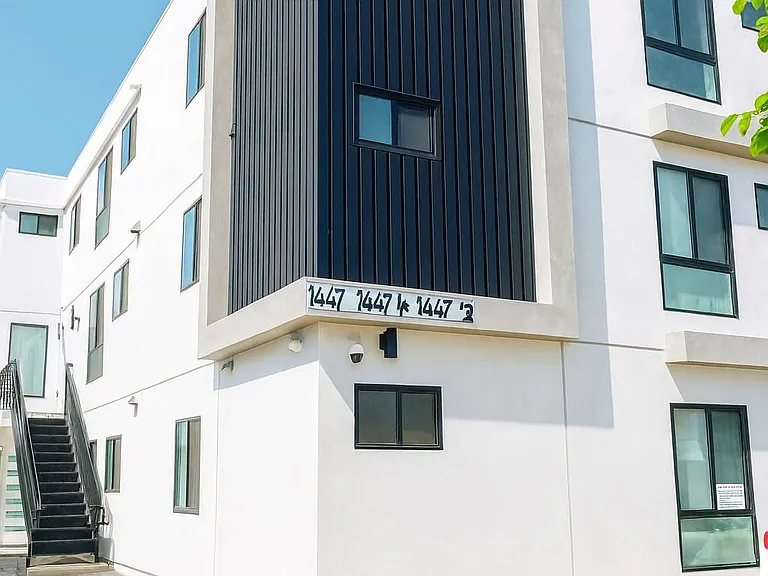 1438 W 37th Dr #H2-01 — Photo 1