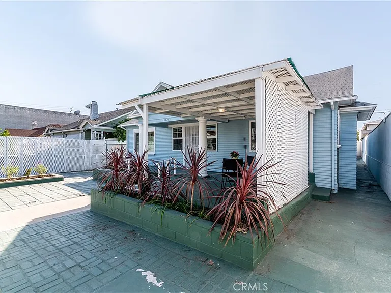 1125 N Heliotrope Dr — Photo 28