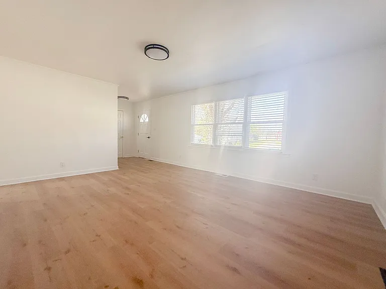 125 Woodland St — Photo 4