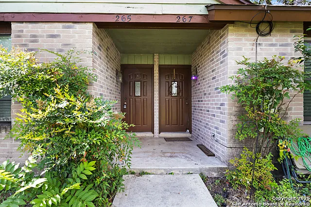 2 bed, 1.0 bath, 878 sqft, $1,300 — Photo 3
