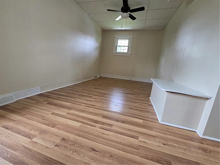 1106 Bechtel St — Photo 6