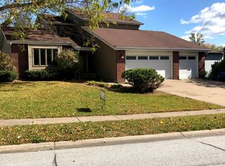 4685 Lindbergh Dr, Bettendorf, IA 52722