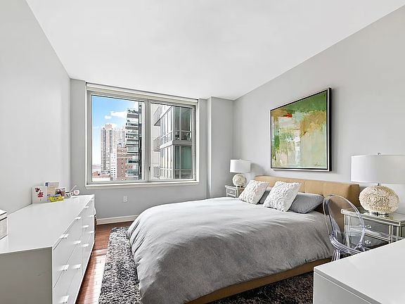 5th image of 225 E 34th St APT 10B
